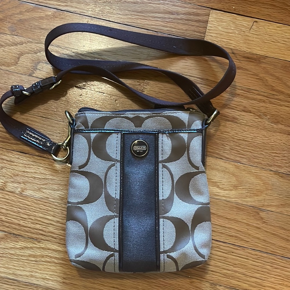 Coach side bag new in excellent condition